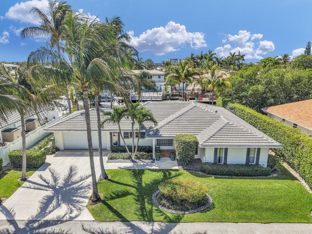 Photo of 4 Kepner Drive, Boynton Beach, FL 33435 (MLS # B26013399)