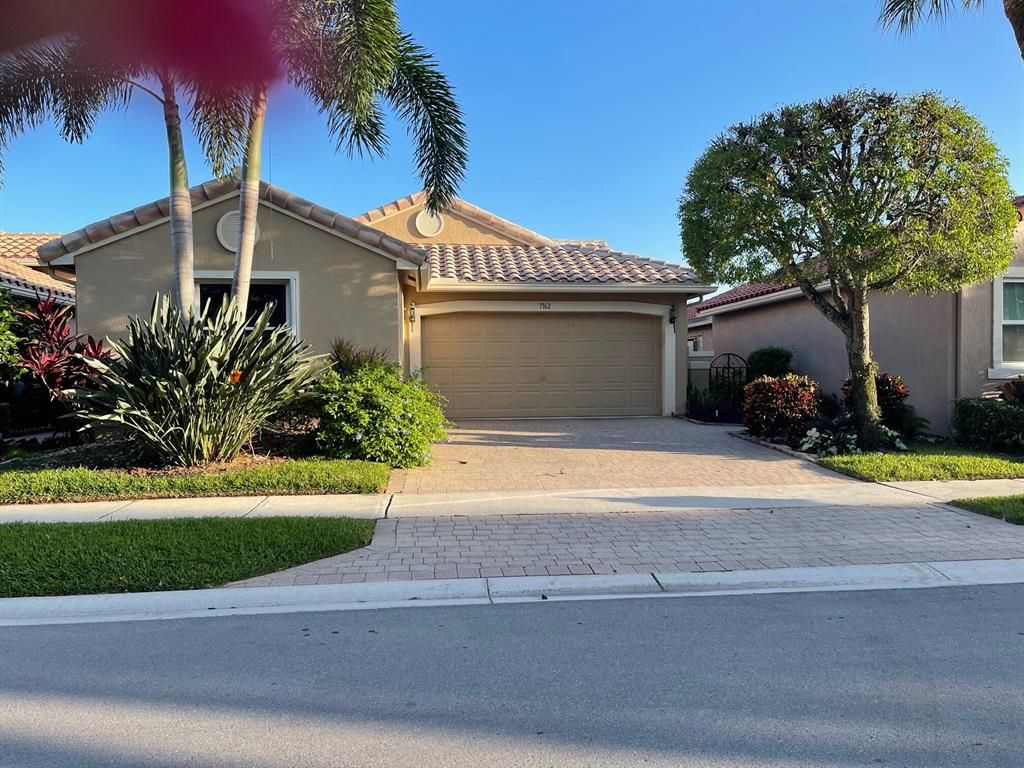 Photo of 7162 Whitfield Avenue, Boynton Beach, FL 33437 (MLS # R10718488)