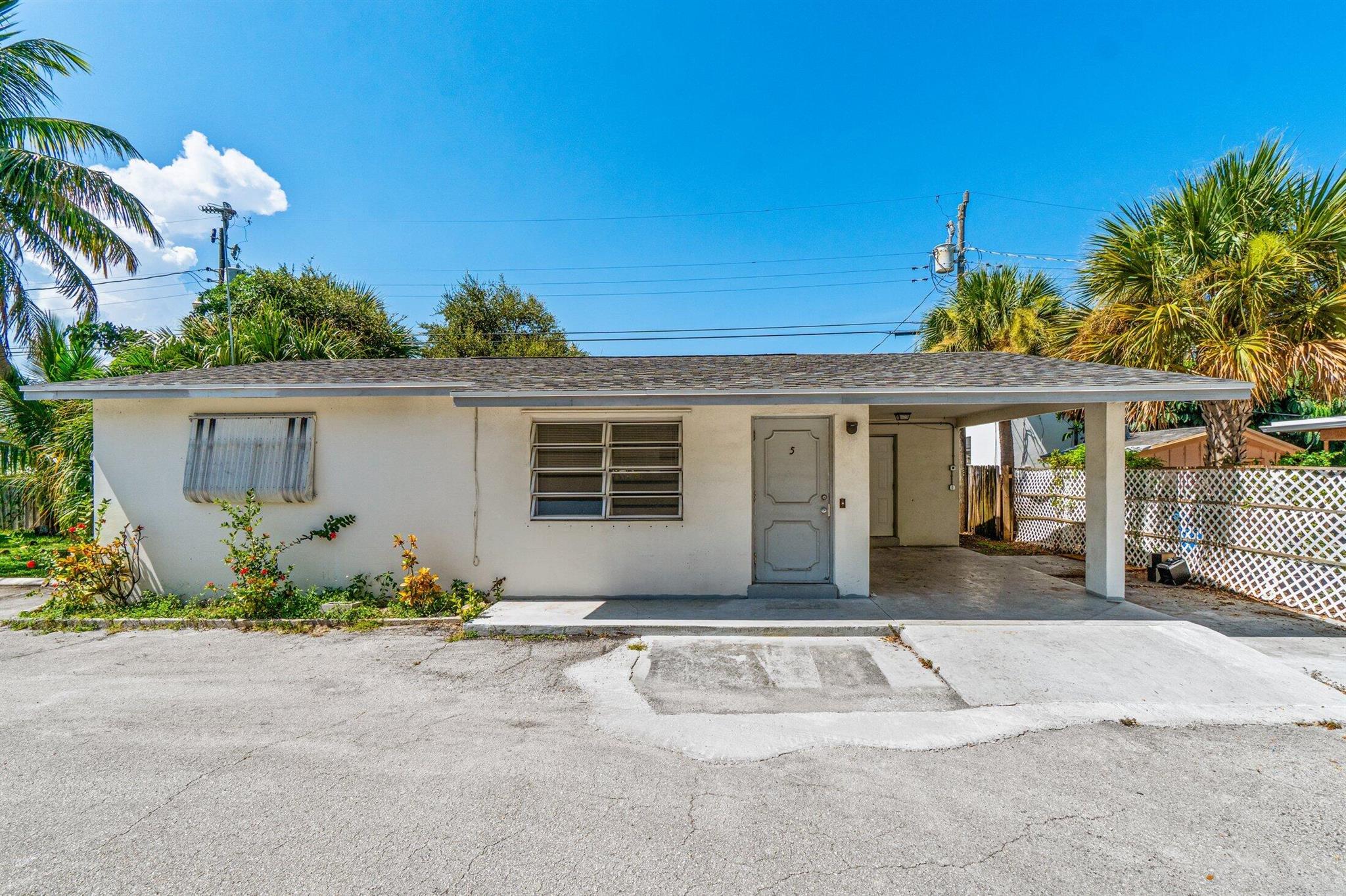 NEWLY RENOVATED - GREAT LOCATION - 1 MILE TO THE BEACH - NO HOA! This spacious 2 bedroom villa is nicely located just 1 mile from Lake Worth Beach! Close to churches and great schools, and a short drive to downtown West Palm Beach, Palm Beach International Airport and Palm Beach Proper! This unit has tile floors, spacious bedrooms, good closet space and an abundance of natural light. The community is very quiet and being improved continuously. This is an extremely versatile space in a great location!