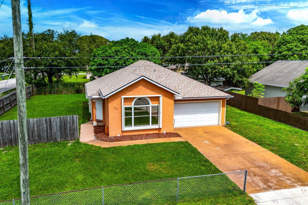 Photo of 726 Maple Avenue, Fort Pierce, FL 34982 (MLS # R11126289)