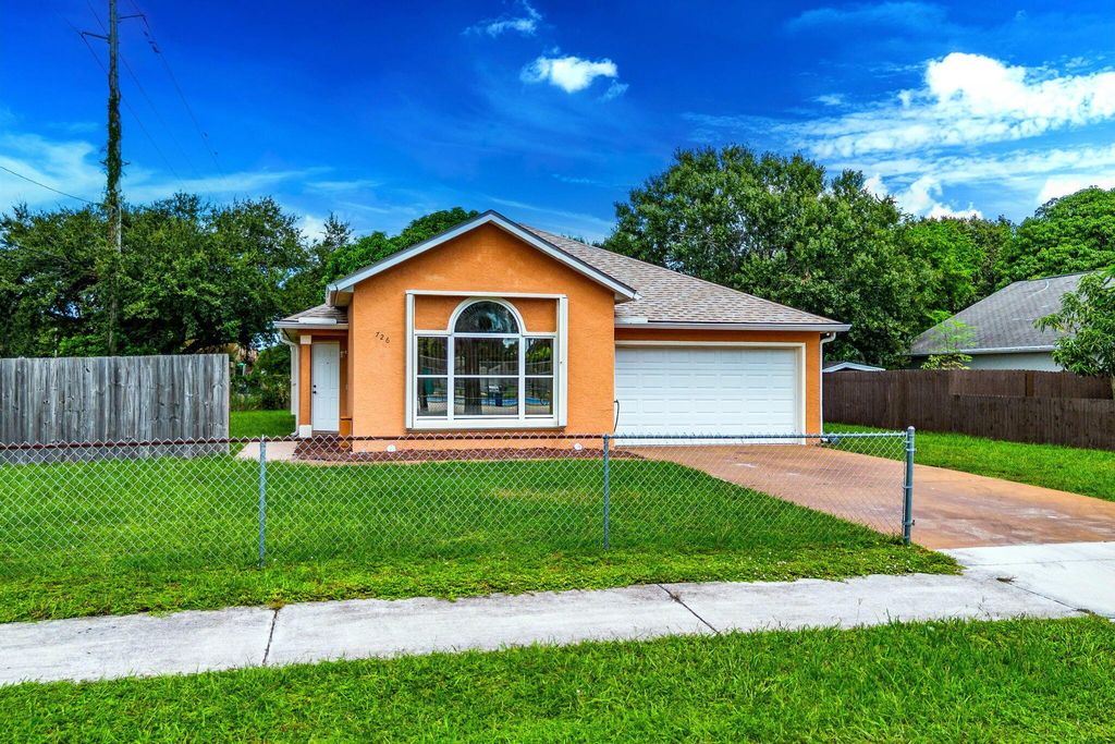 Photo of 726 Maple Avenue, Fort Pierce, FL 34982 (MLS # R11126289)