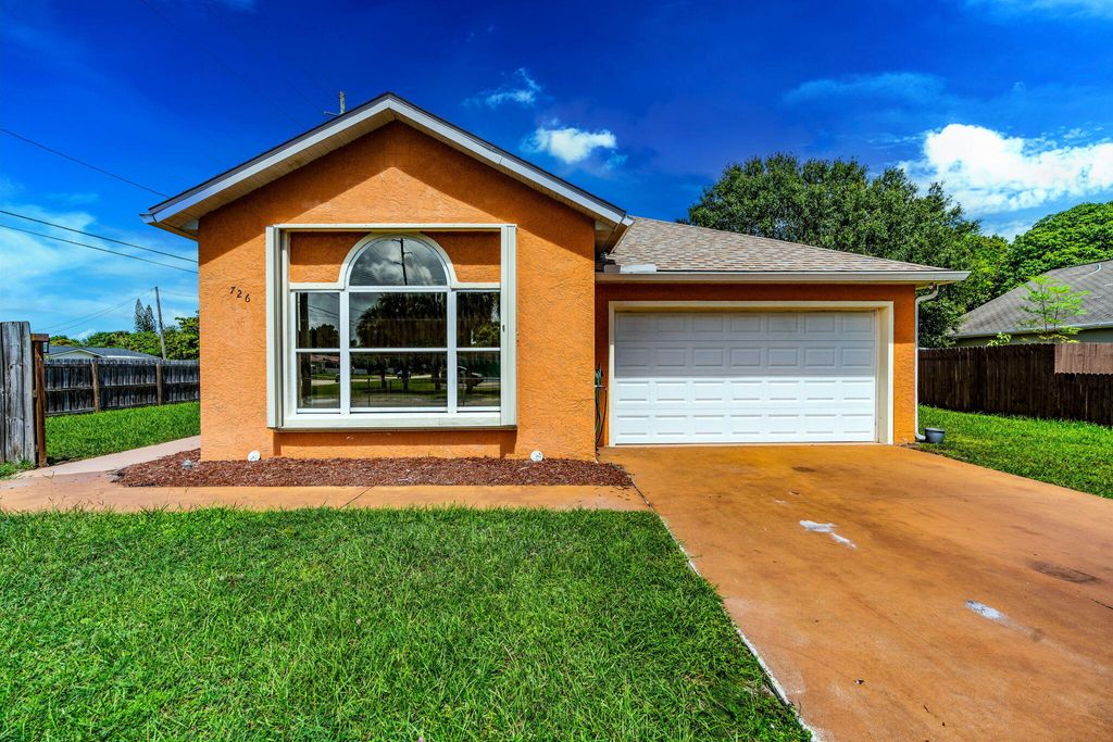 Photo of 726 Maple Avenue, Fort Pierce, FL 34982 (MLS # R11126289)
