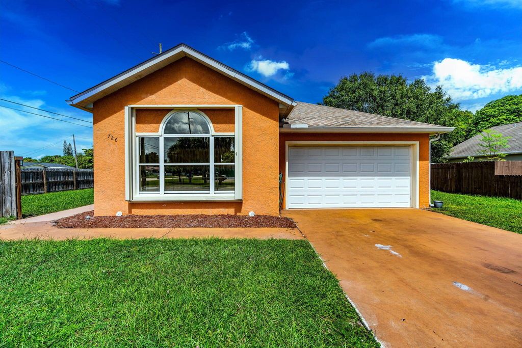 Photo of 726 Maple Avenue, Fort Pierce, FL 34982 (MLS # R11126289)
