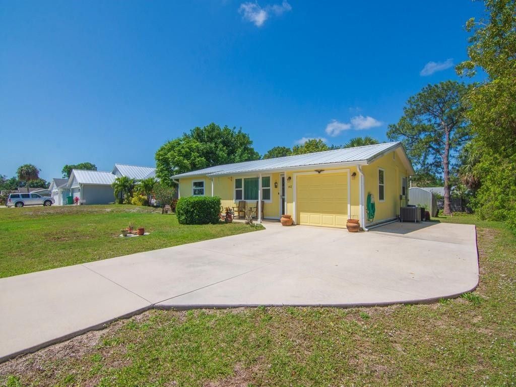 Photo of 442 Banyan St, Sebastian, FL 32958 (MLS # F10496793)