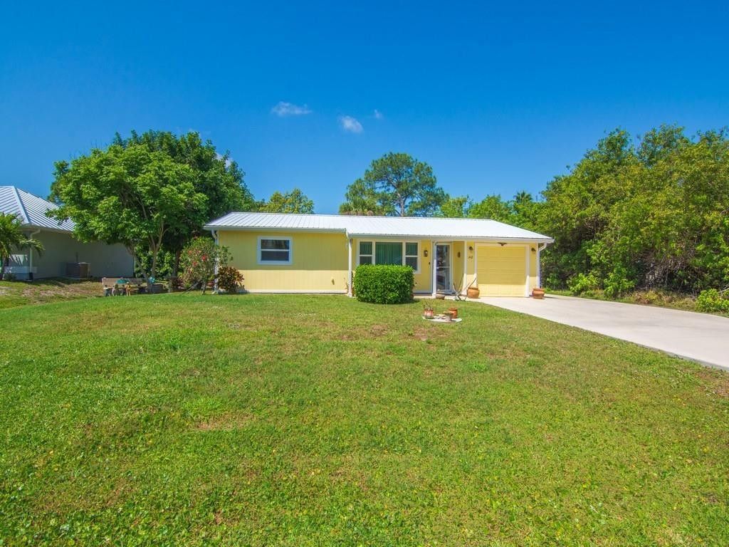 Photo of 442 Banyan St, Sebastian, FL 32958 (MLS # F10496793)
