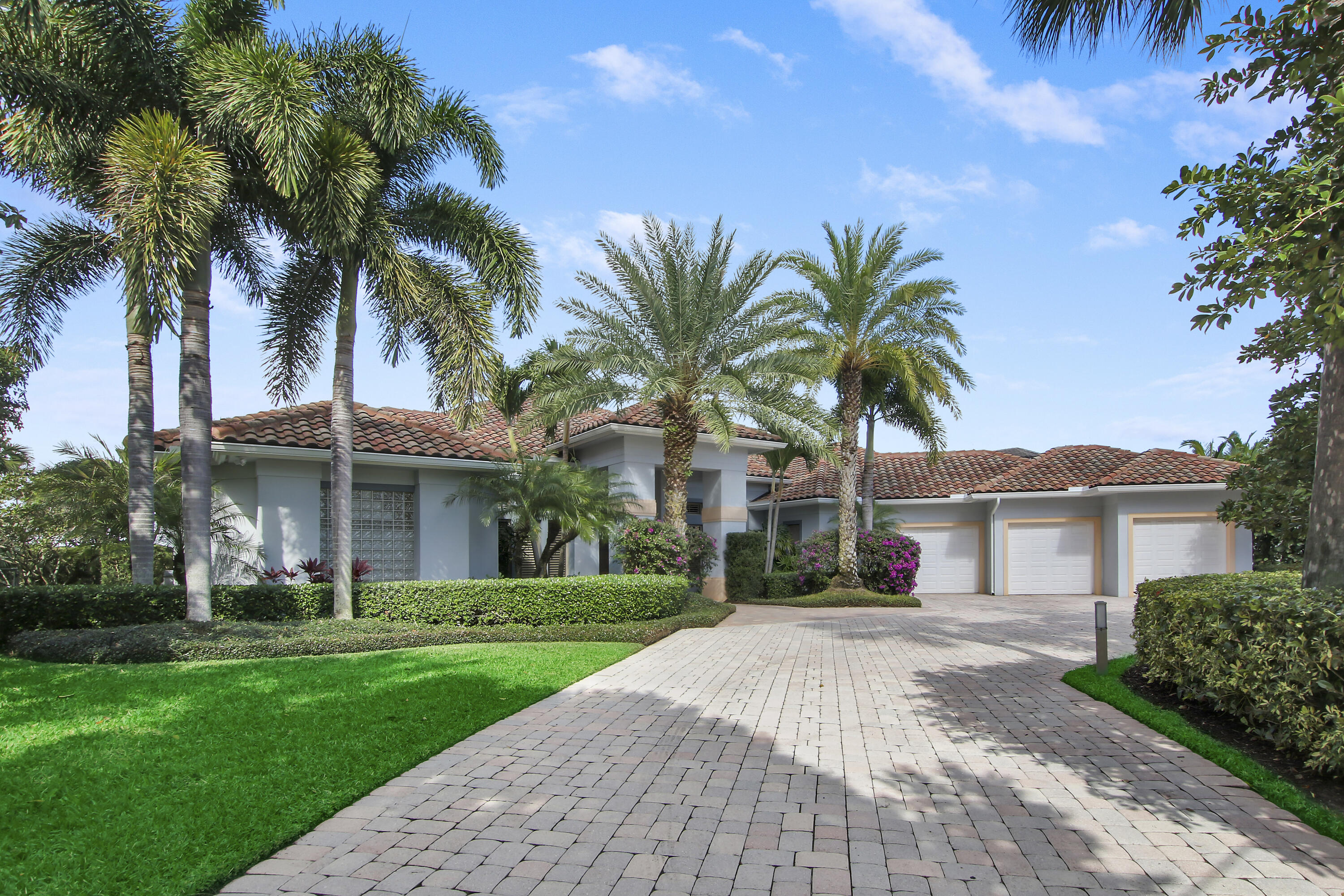 TEQUESTA COUNTRY CLUB - Residential
