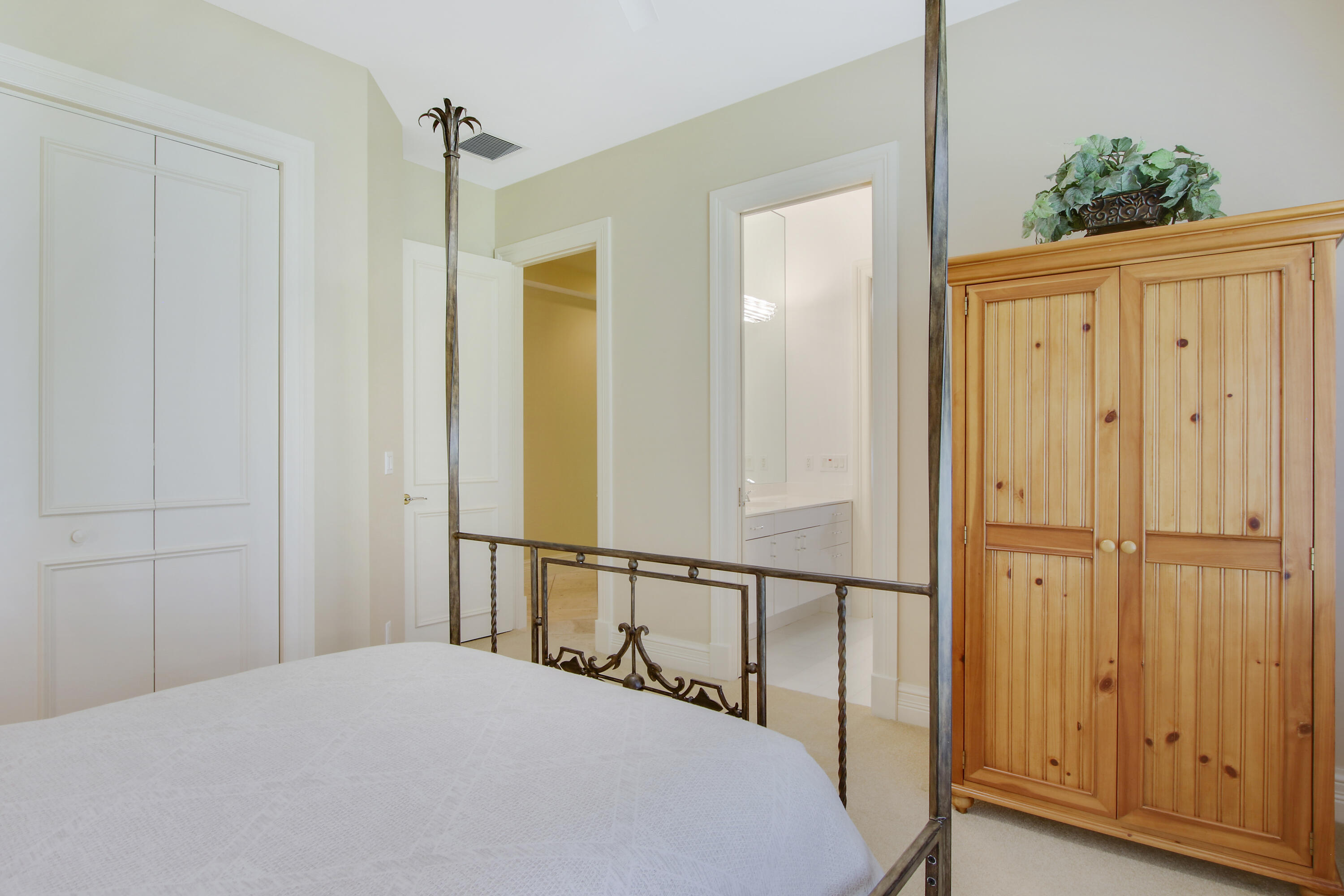 TEQUESTA COUNTRY CLUB - Residential