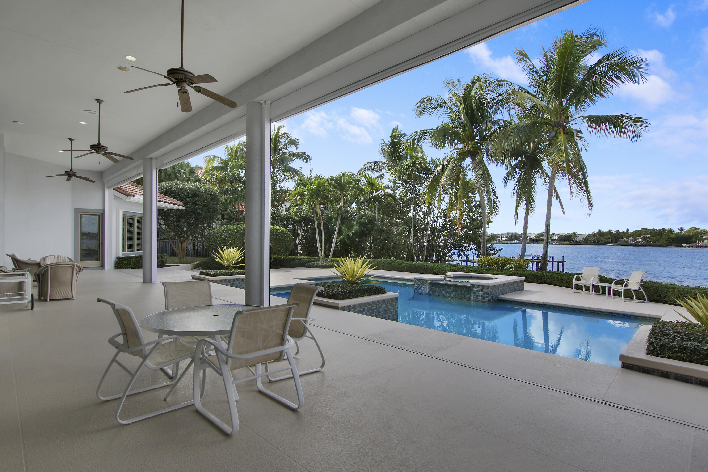 TEQUESTA COUNTRY CLUB - Residential