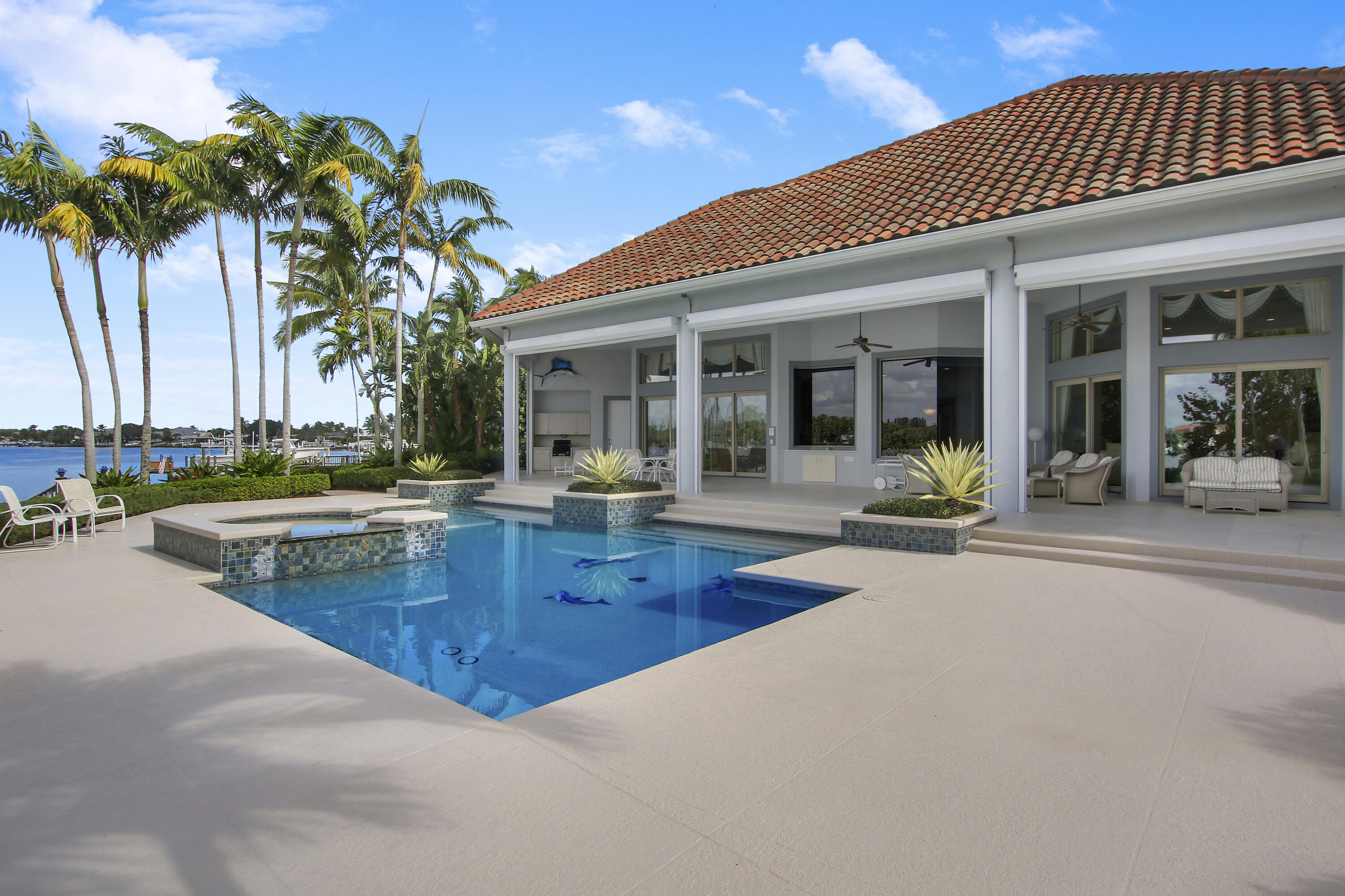 TEQUESTA COUNTRY CLUB - Residential