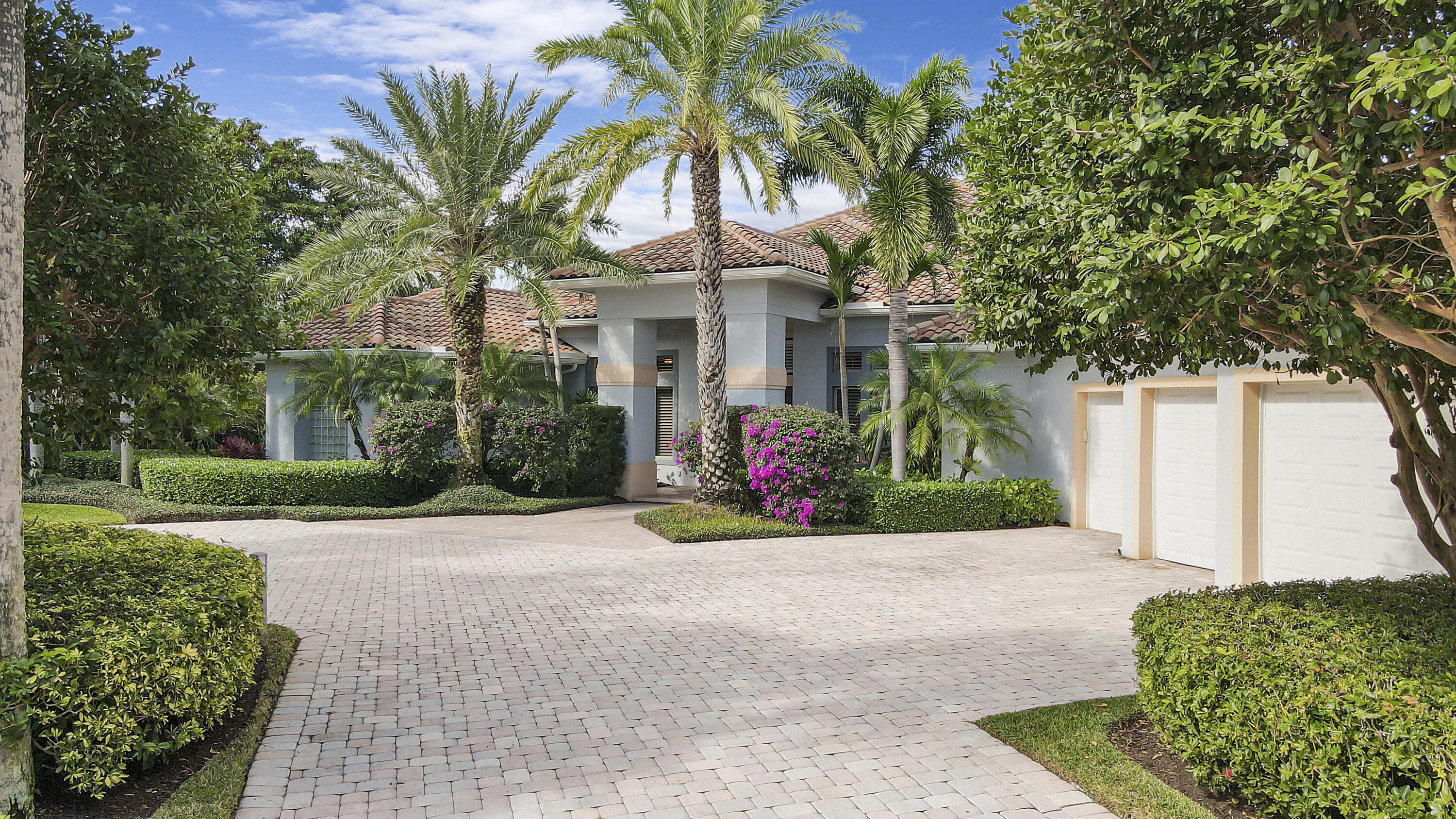 TEQUESTA COUNTRY CLUB - Residential