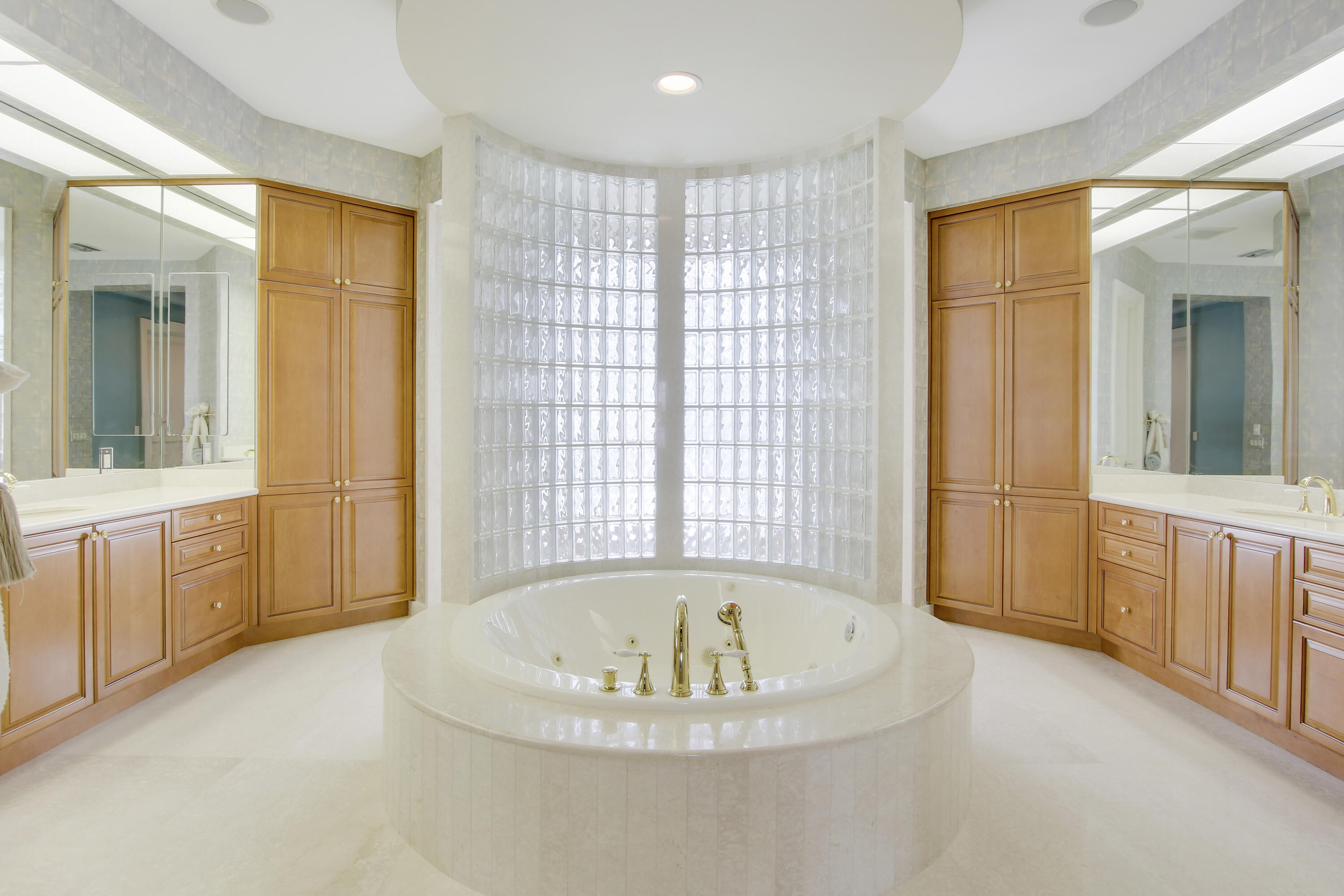 TEQUESTA COUNTRY CLUB - Residential