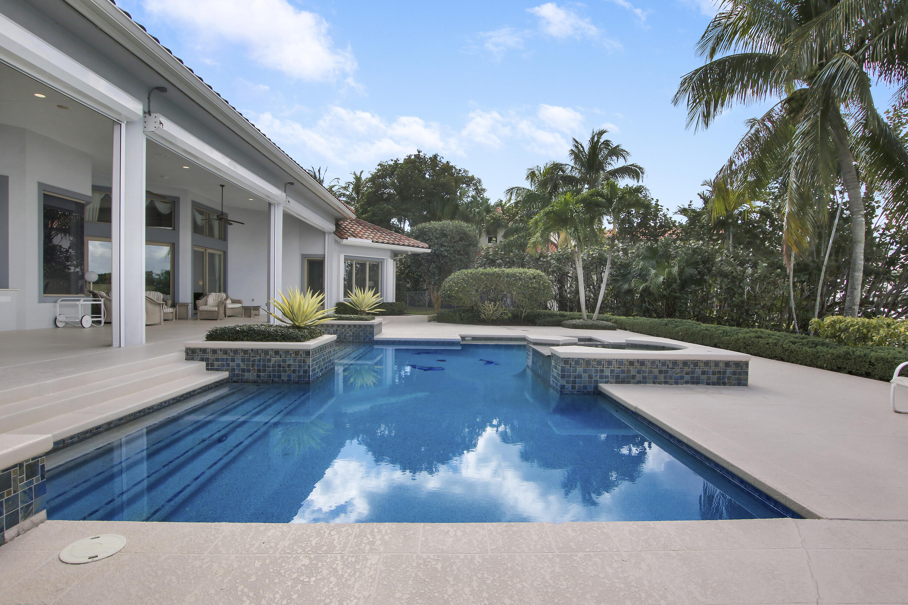 TEQUESTA COUNTRY CLUB - Residential