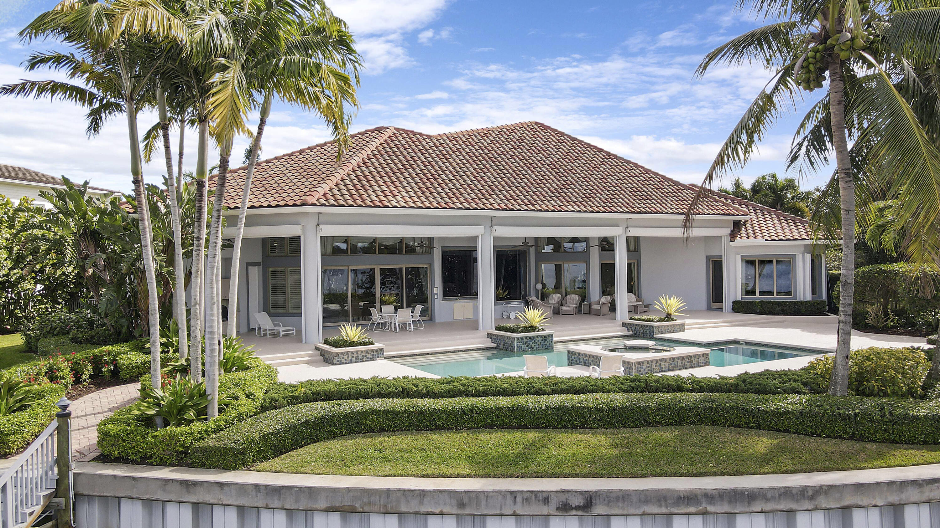 TEQUESTA COUNTRY CLUB - Residential