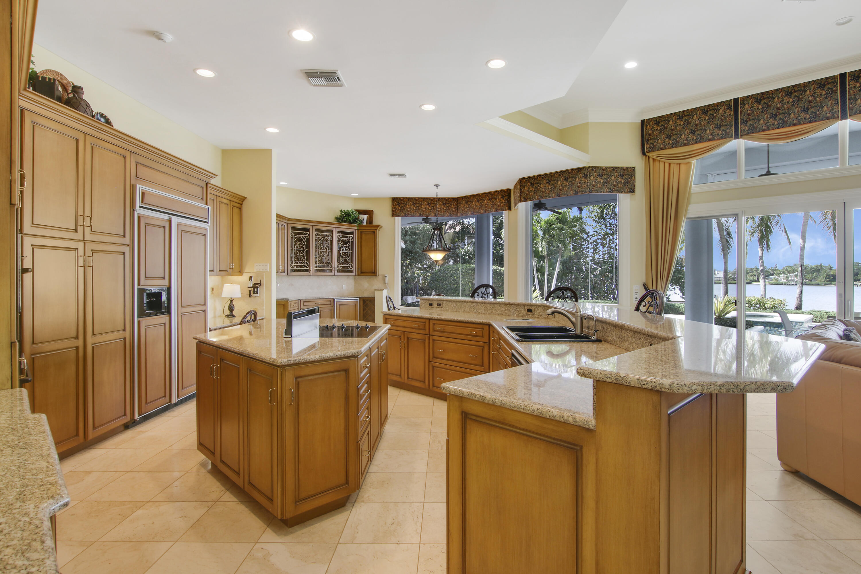 TEQUESTA COUNTRY CLUB - Residential