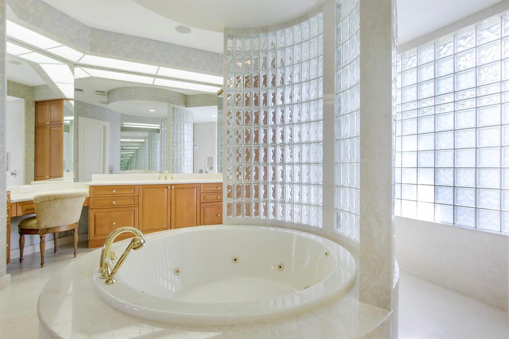 TEQUESTA COUNTRY CLUB - Residential