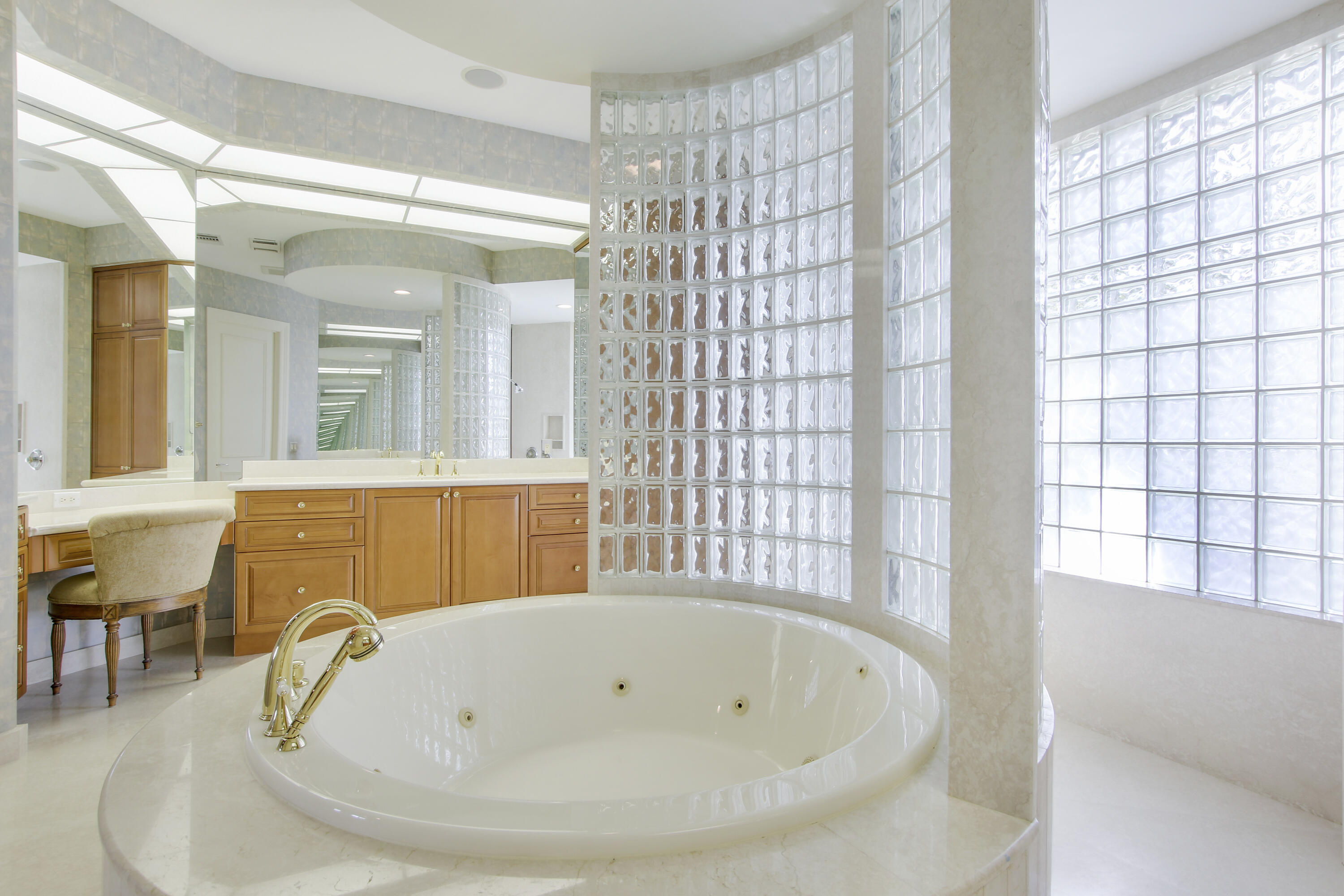 TEQUESTA COUNTRY CLUB - Residential