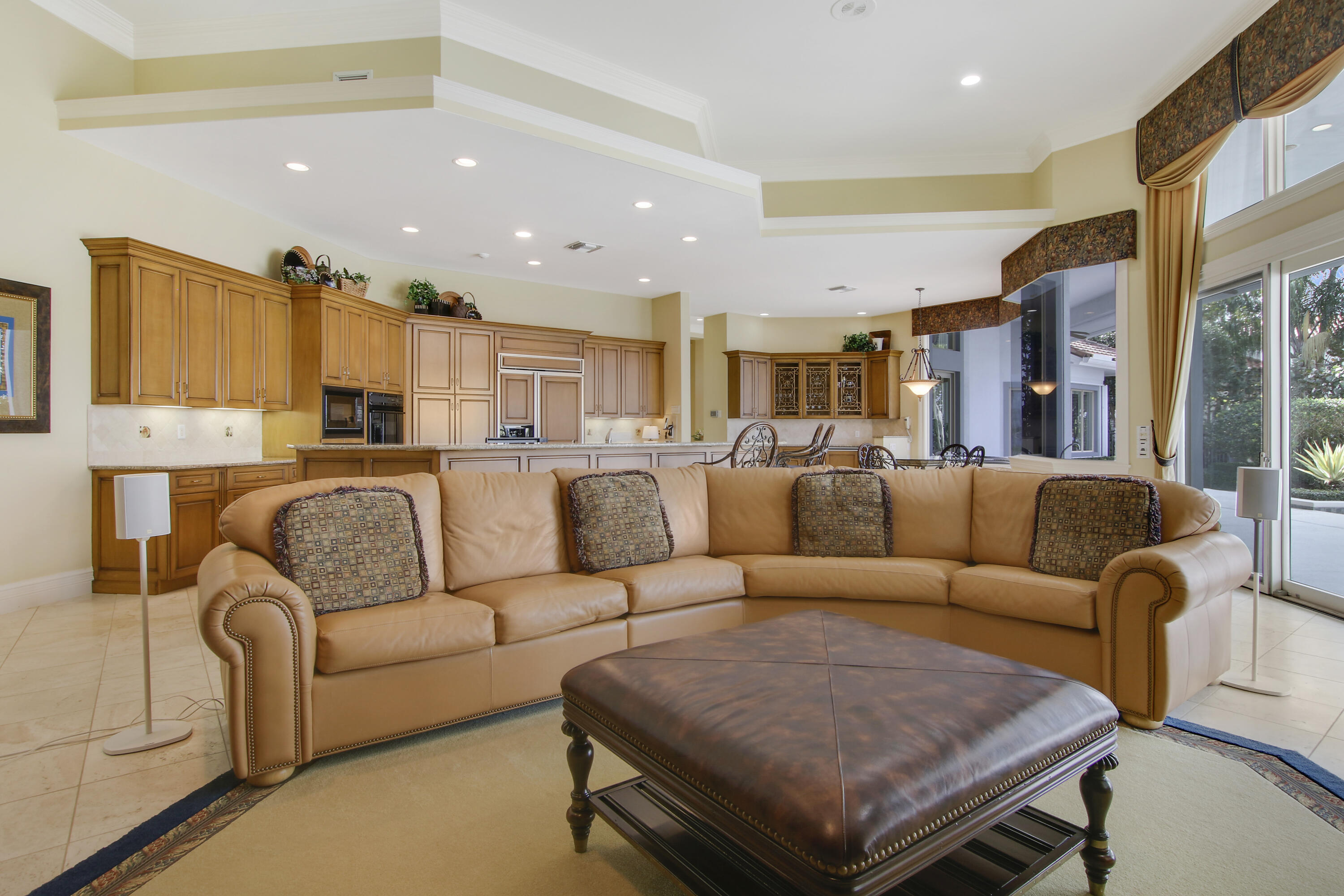 TEQUESTA COUNTRY CLUB - Residential