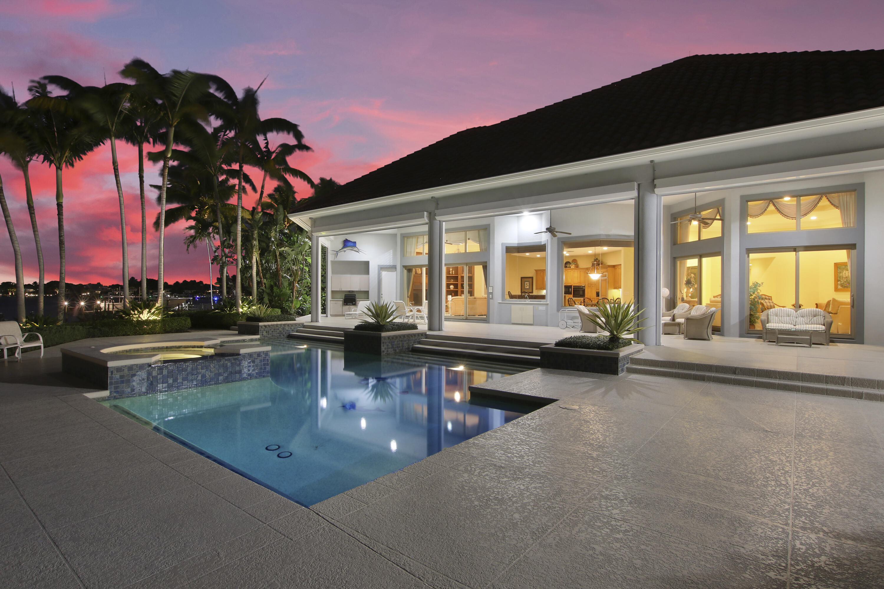 TEQUESTA COUNTRY CLUB - Residential