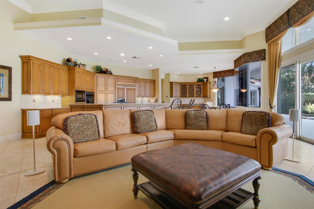 TEQUESTA COUNTRY CLUB - Residential