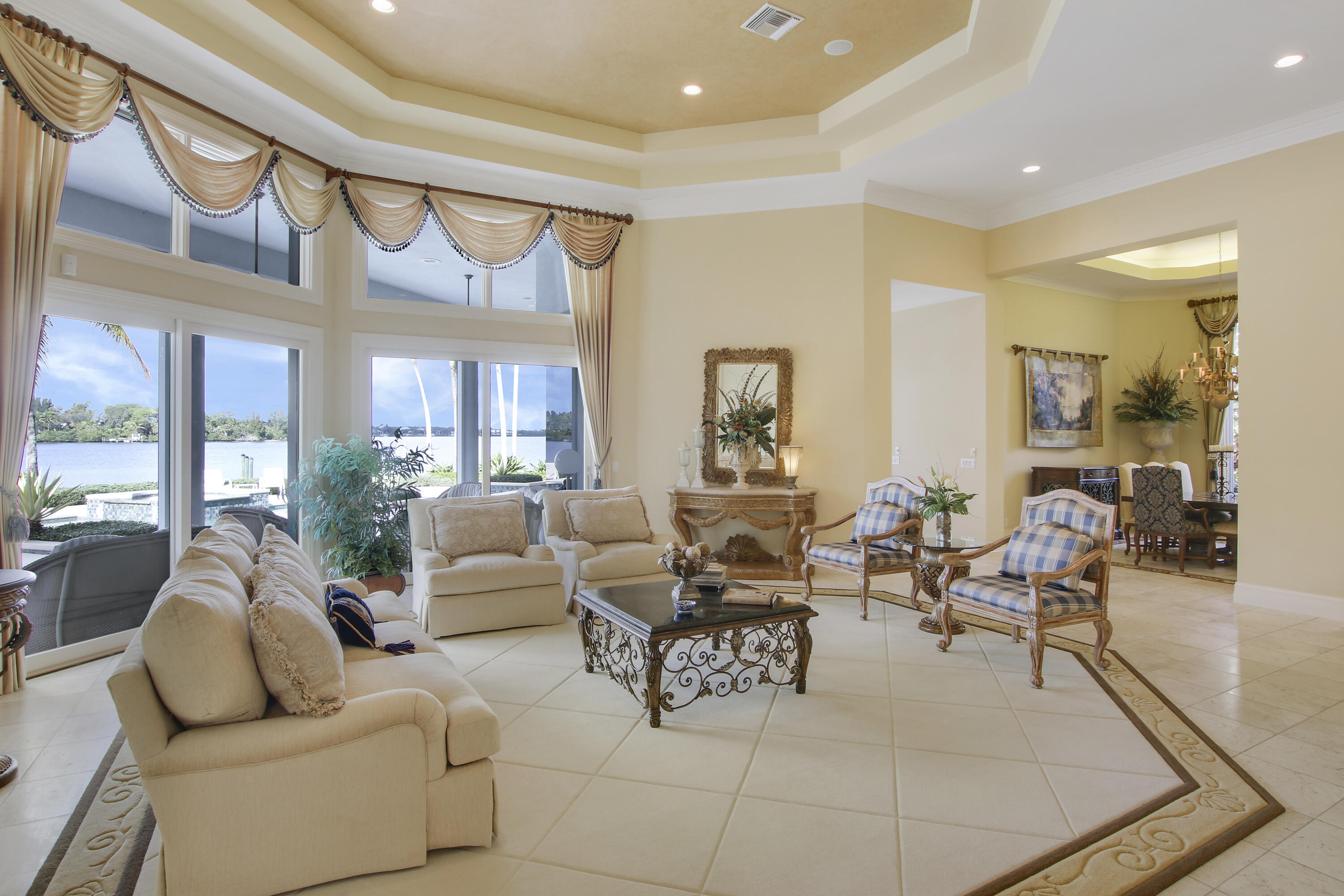 TEQUESTA COUNTRY CLUB - Residential