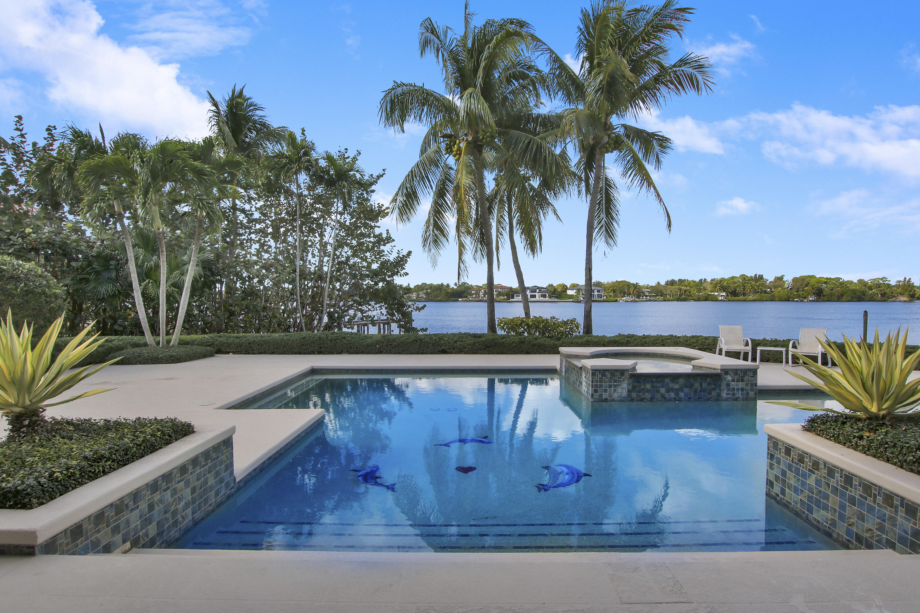 TEQUESTA COUNTRY CLUB - Residential