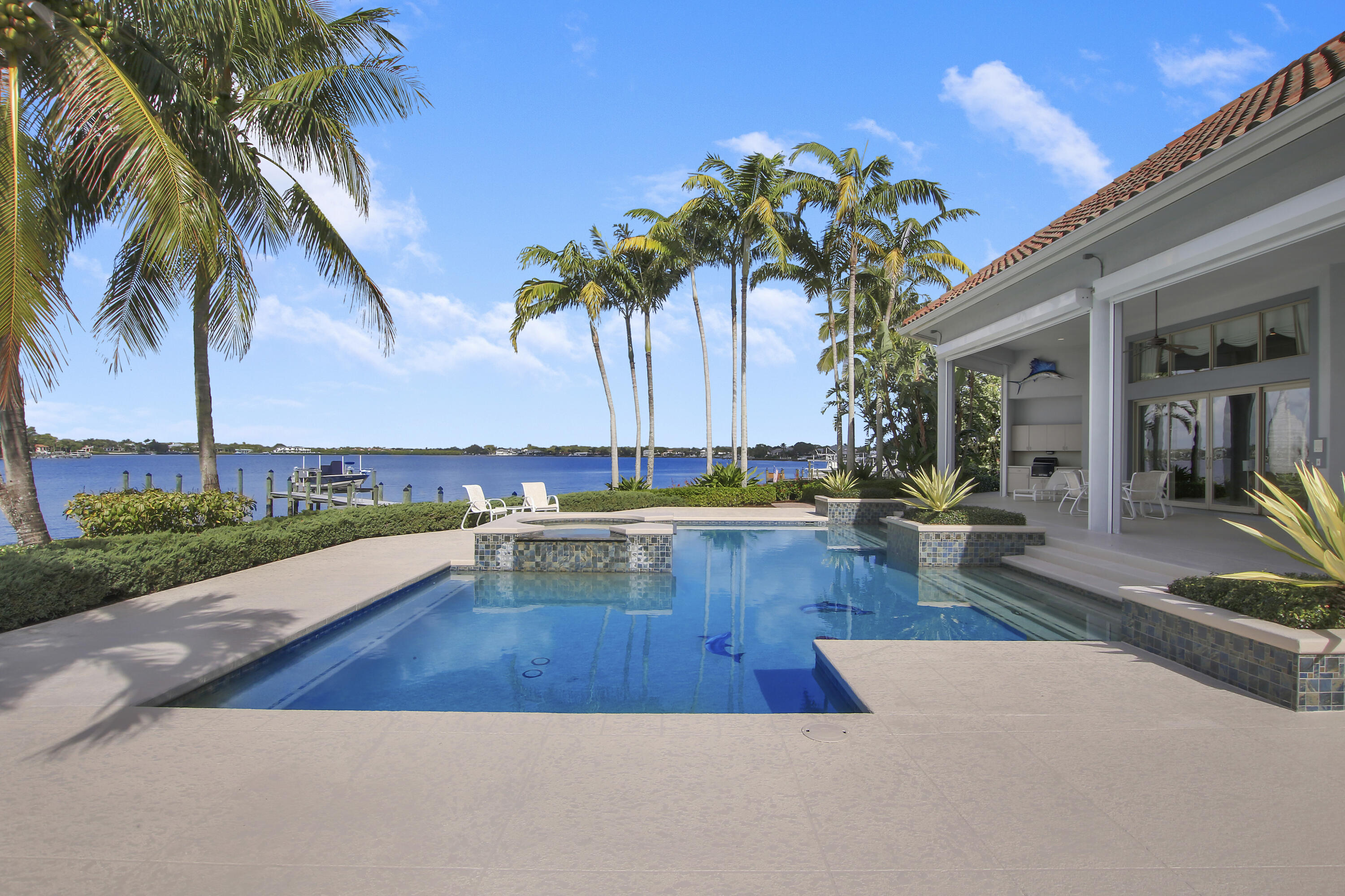 TEQUESTA COUNTRY CLUB - Residential