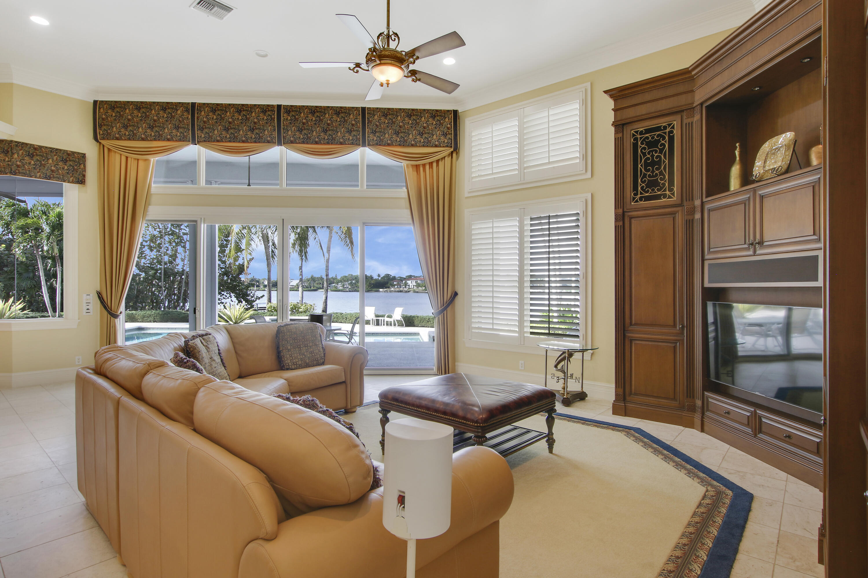 TEQUESTA COUNTRY CLUB - Residential