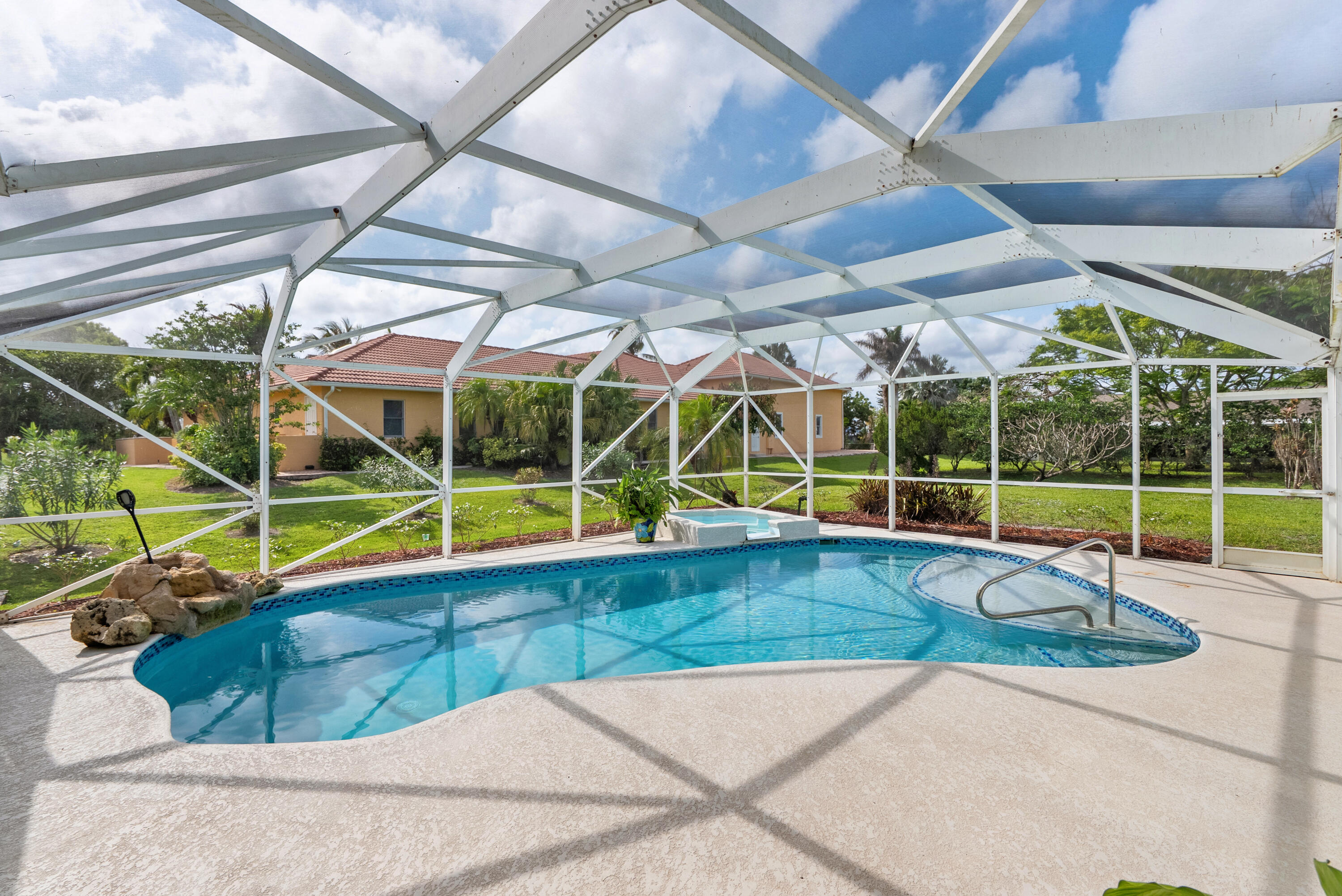 BEAU RIVAGE - Residential