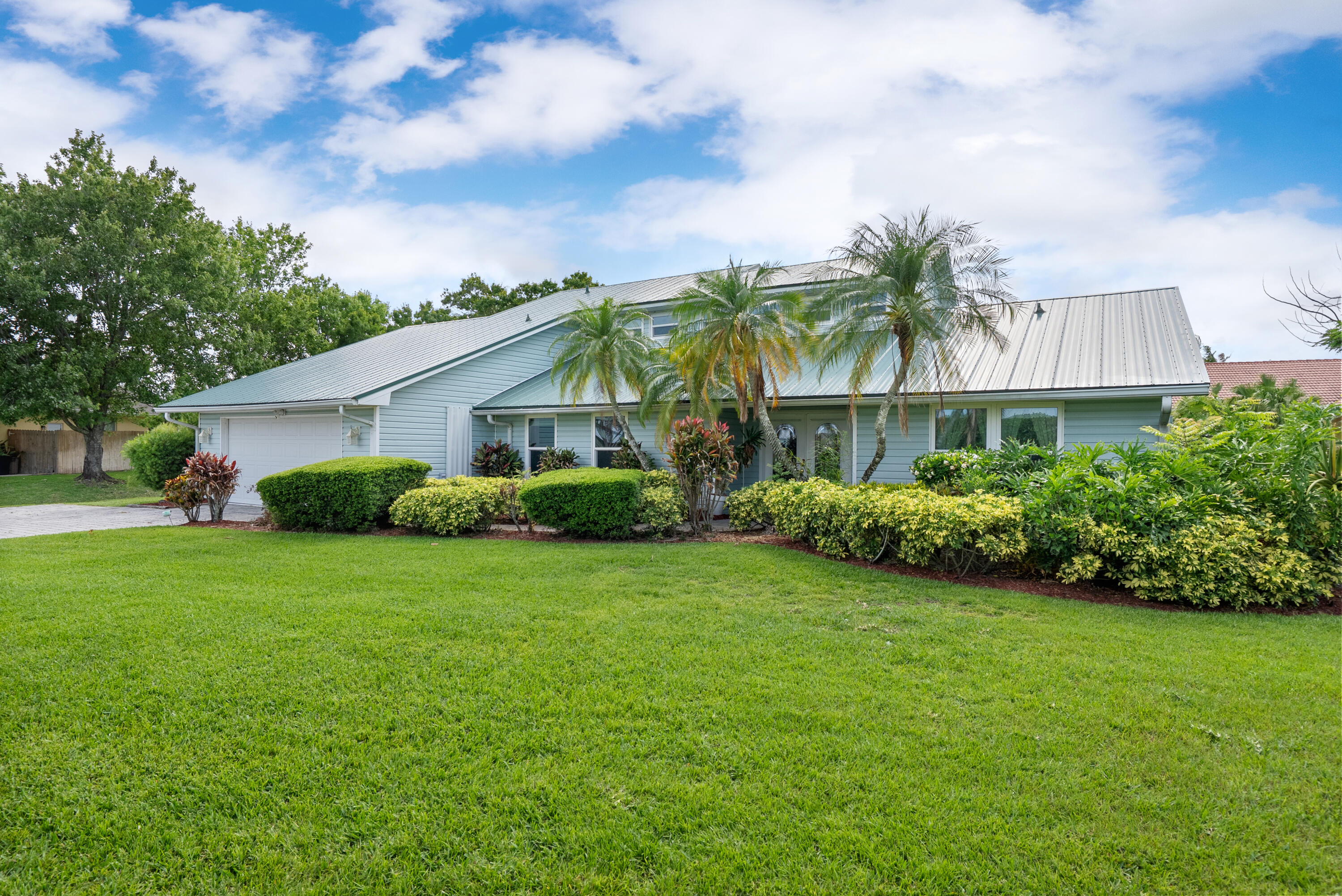 2415 NW Cove View