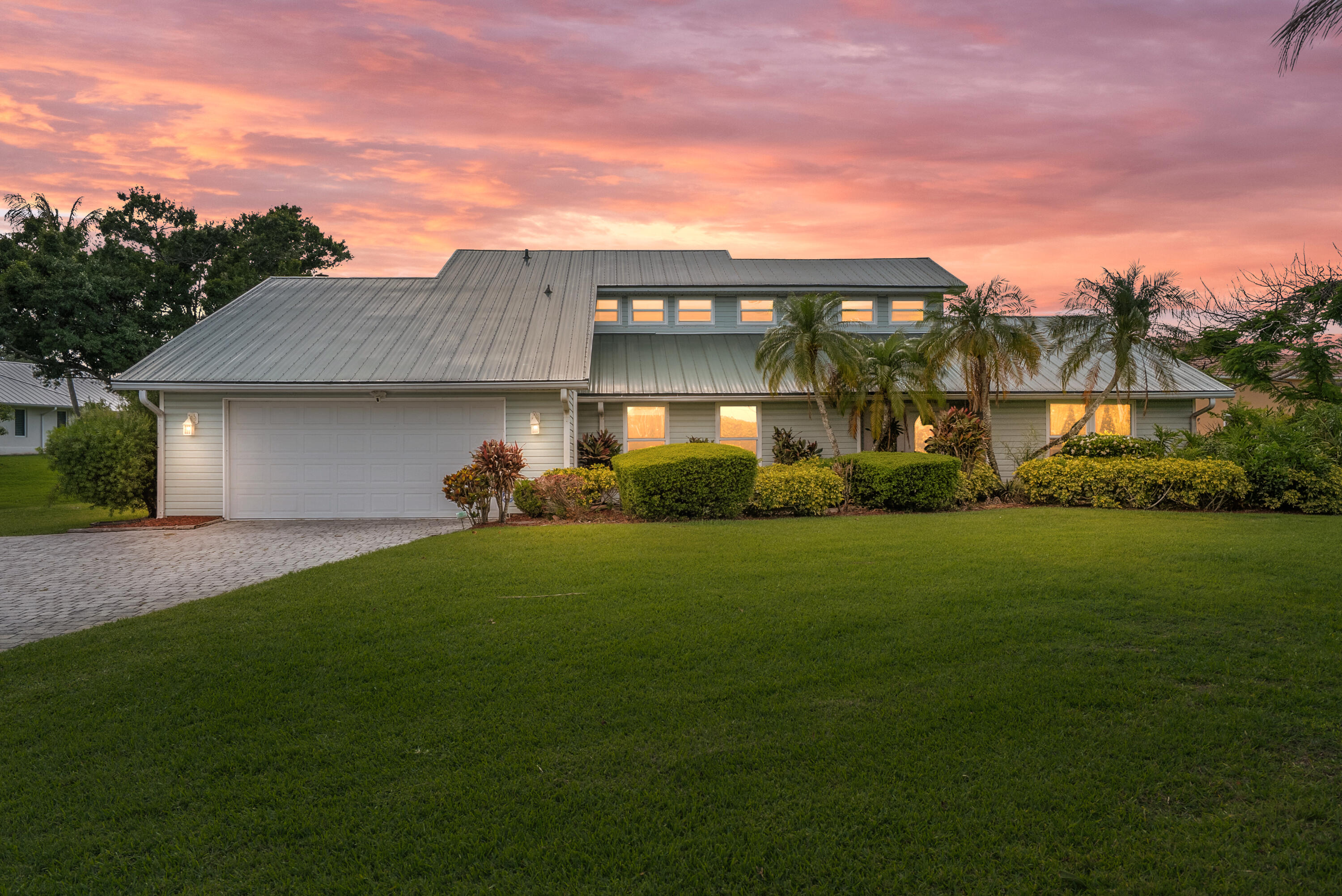 2415 NW Cove View