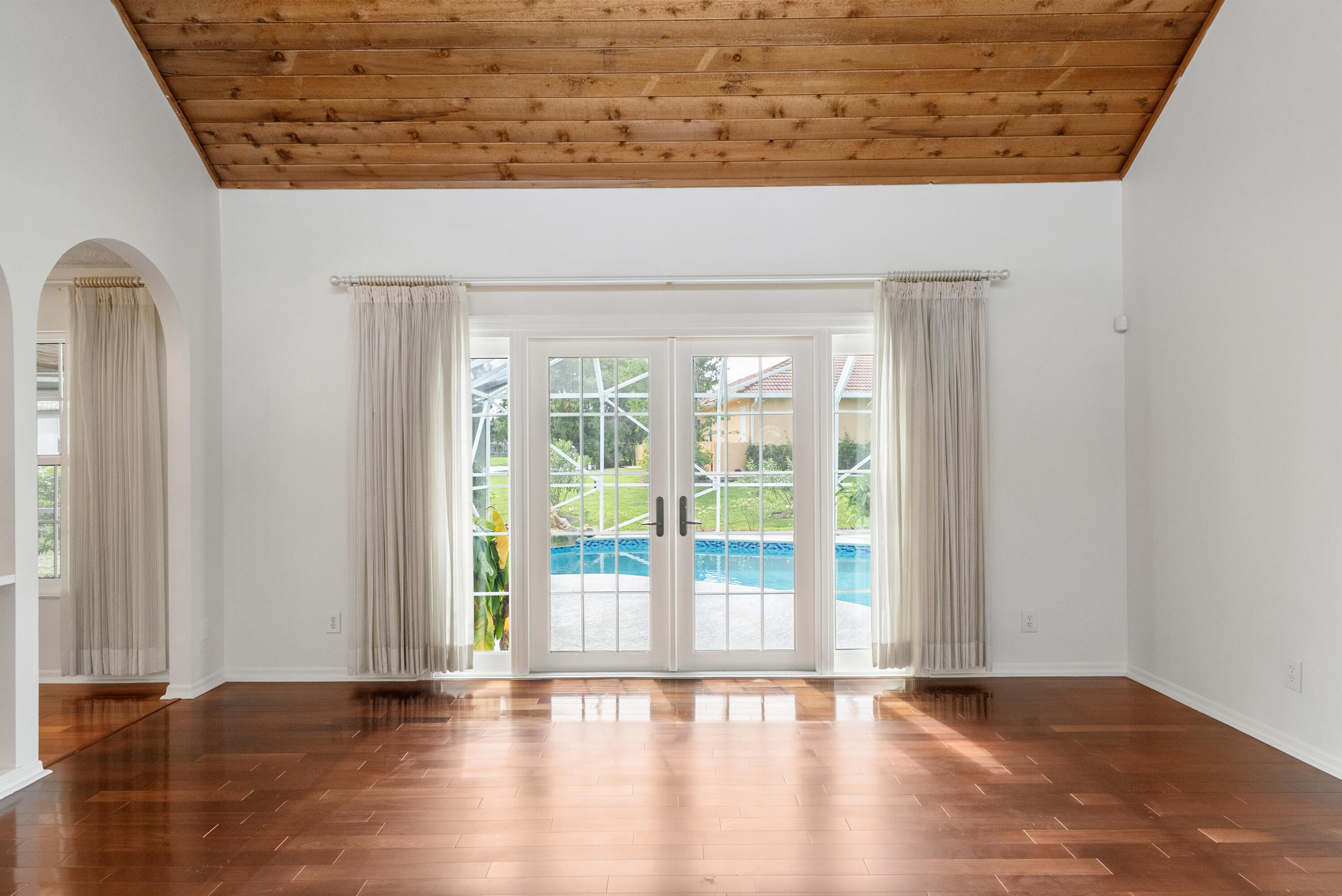 BEAU RIVAGE - Residential