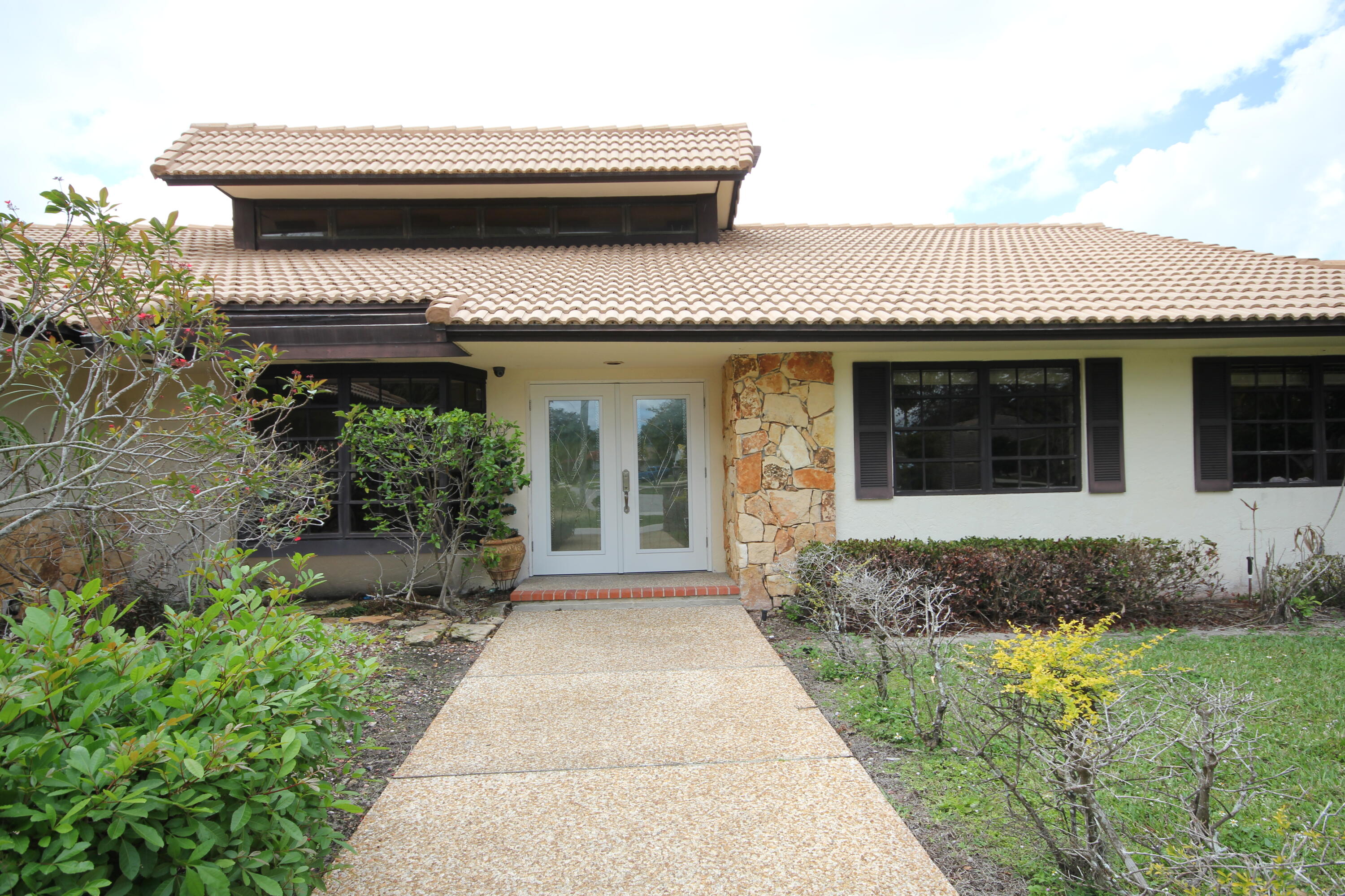 WINDING LAKES SEC 2 - Residential Lease