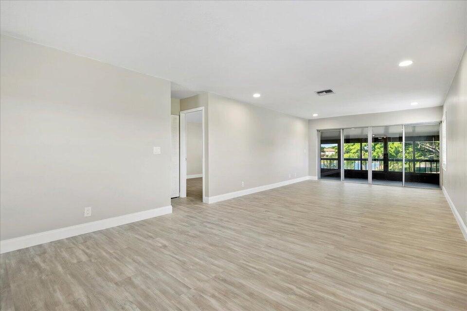 PALM GREENS AT VILLA DEL RAY CONDO II - Residential Lease
