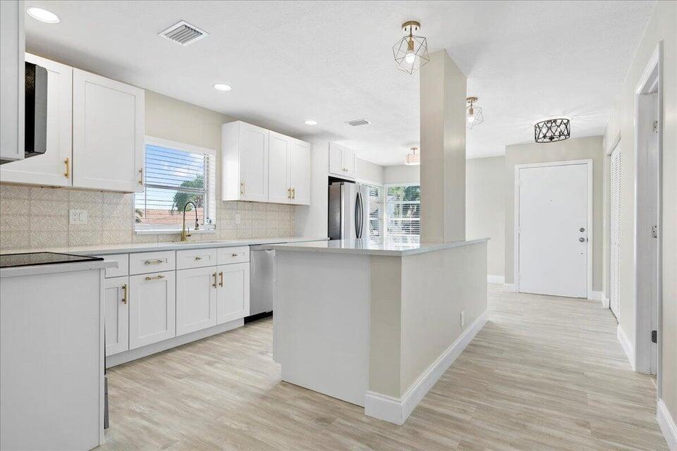 PALM GREENS AT VILLA DEL RAY CONDO II - Residential Lease