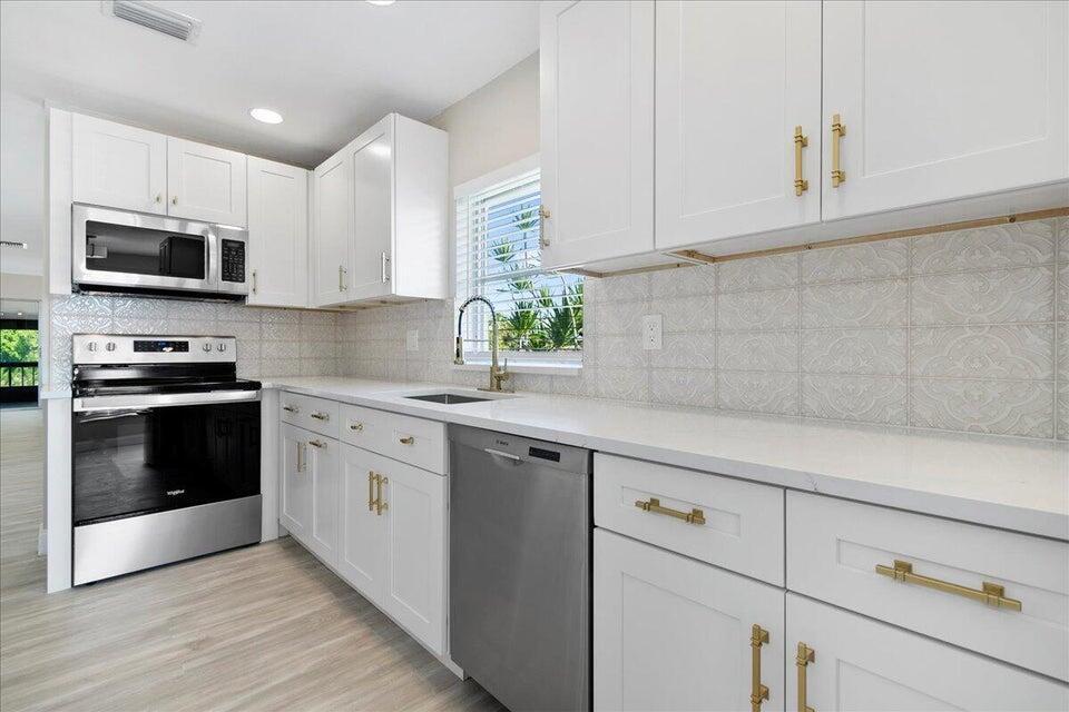 PALM GREENS AT VILLA DEL RAY CONDO II - Residential Lease