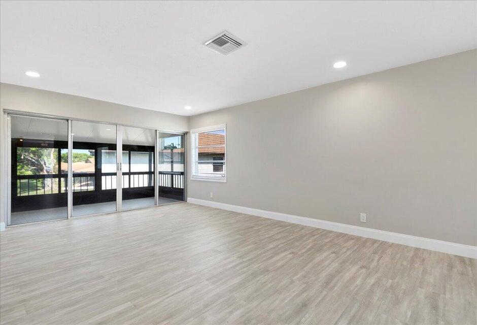 PALM GREENS AT VILLA DEL RAY CONDO II - Residential Lease