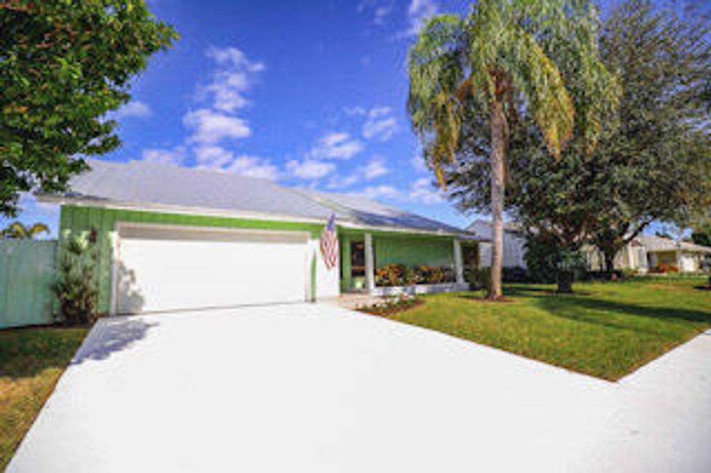 Photo of 65 W Pinehill Trl TRL W, Tequesta, FL 33469 (MLS # B26029930)