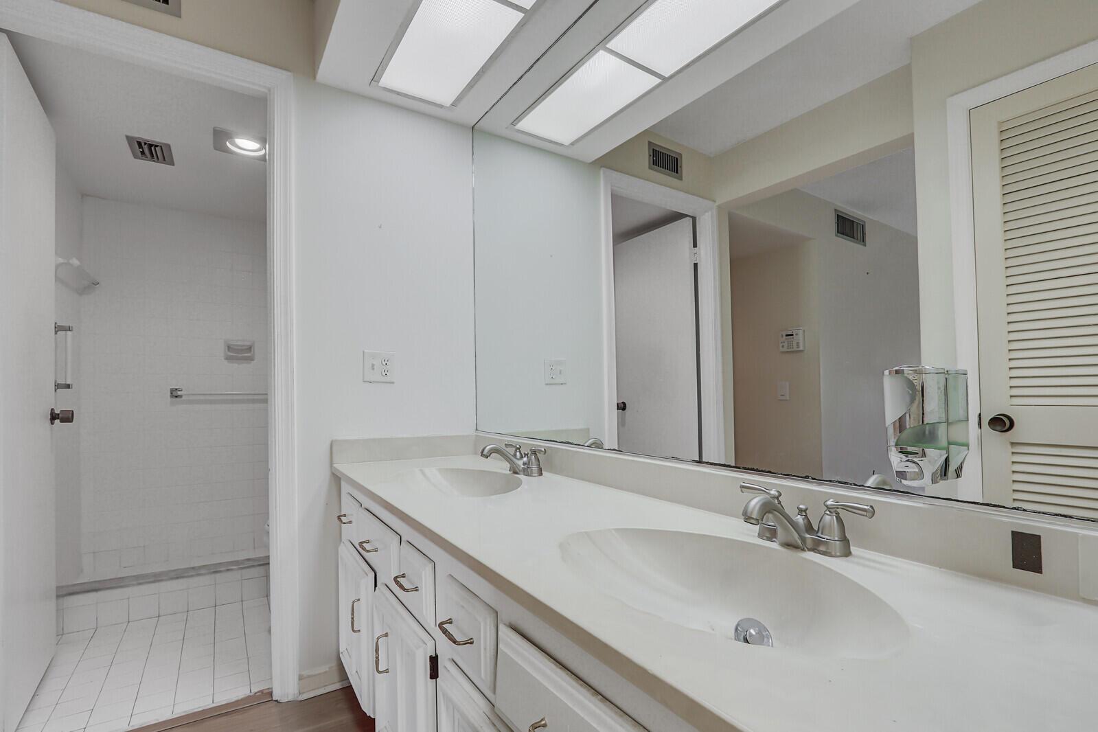 WOODLAND LAKES - Residential