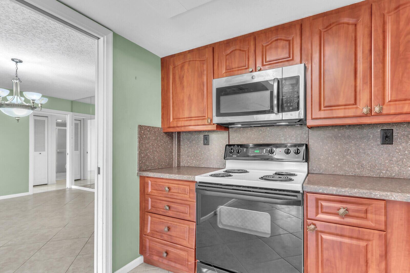 WOODLAND LAKES - Residential