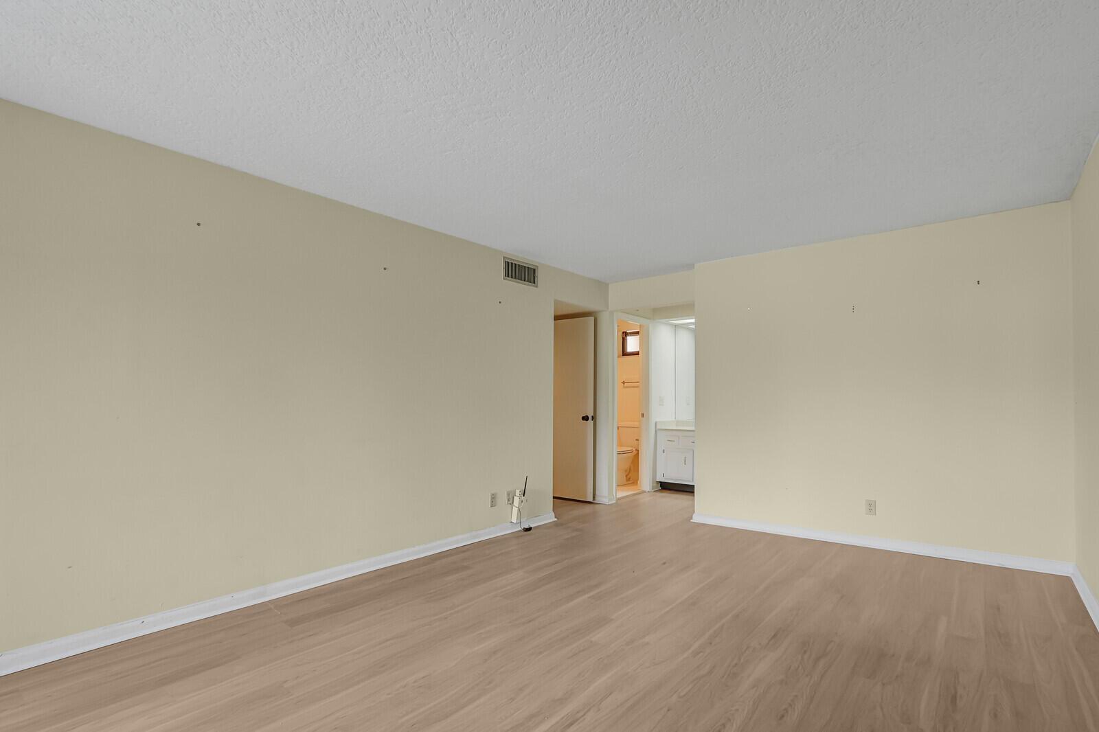 WOODLAND LAKES - Residential