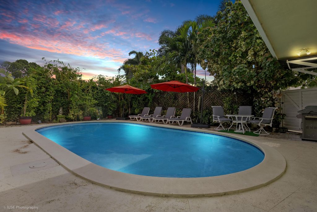 Photo of 1250 Arthur Street, Hollywood, FL 33019 (MLS # B26032142)