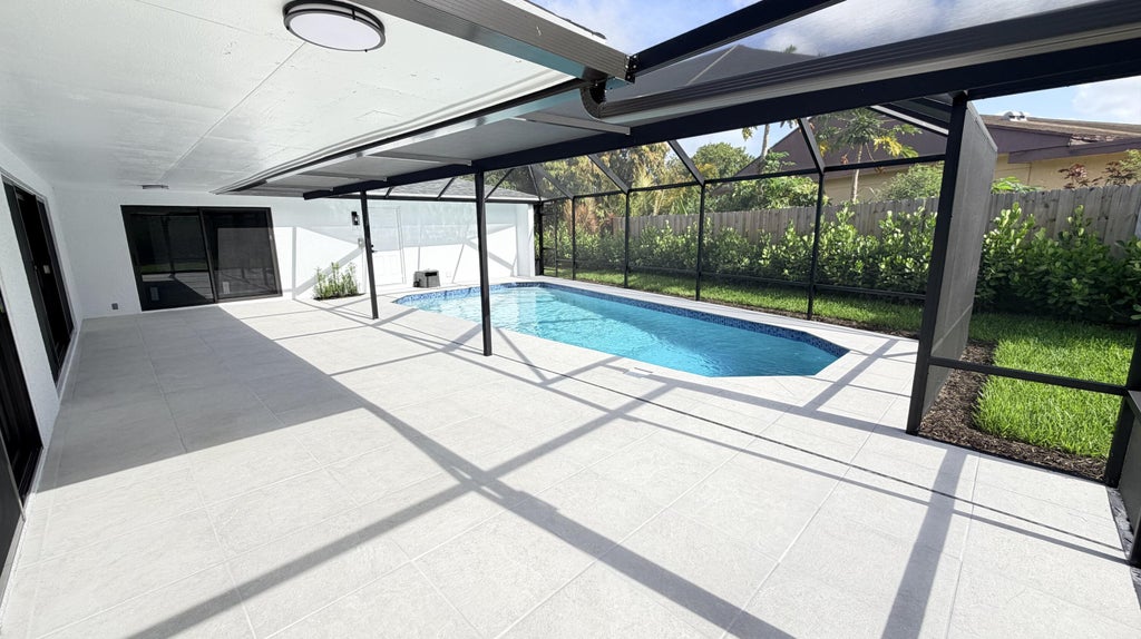 Photo of 712 E Boulevard Chatelaine, Delray Beach, FL 33445 (MLS # B26033653)