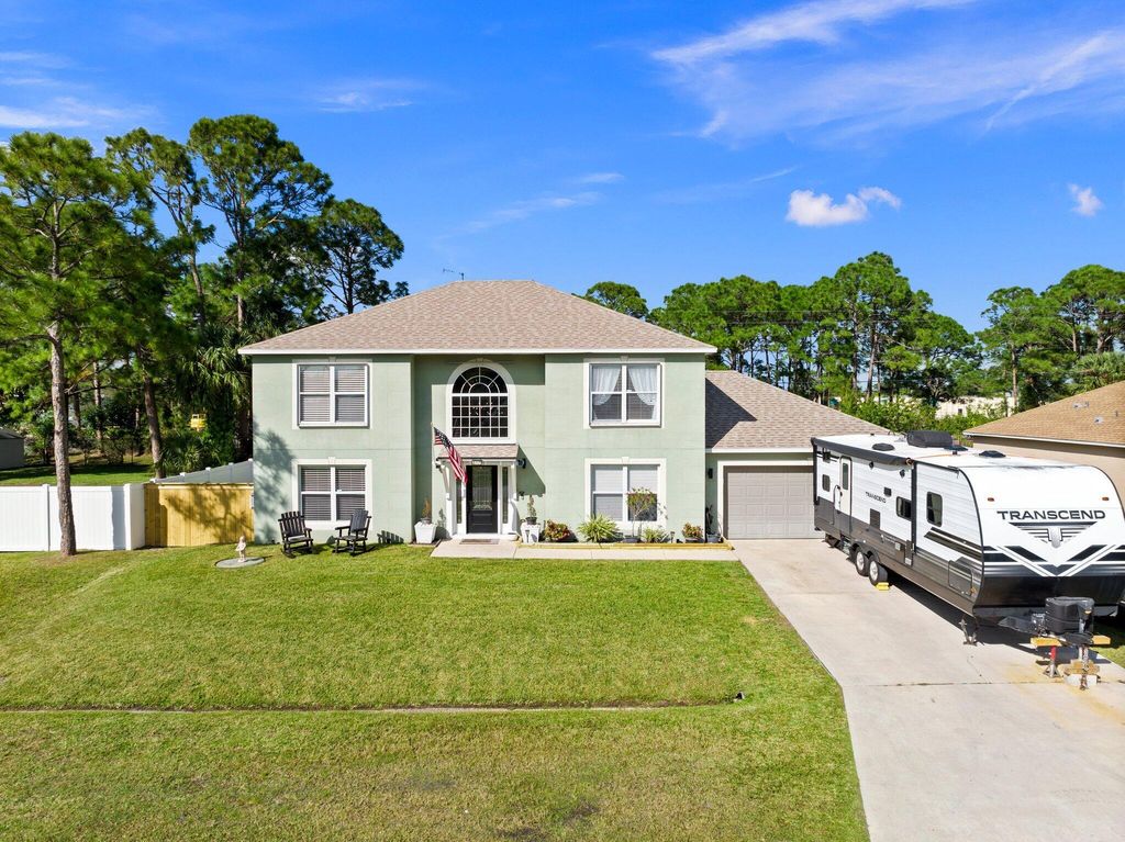 Photo of 817 SE Damask Avenue, Port Saint Lucie, FL 34983 (MLS # R10957332)