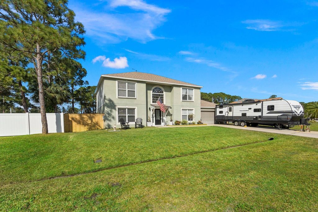 Photo of 817 SE Damask Avenue, Port Saint Lucie, FL 34983 (MLS # R10957332)