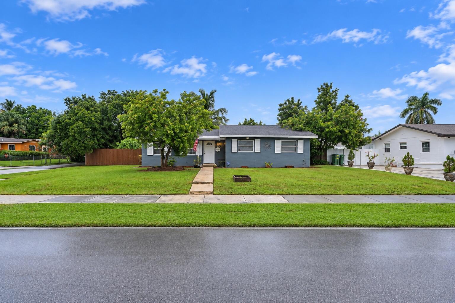 465 NW 16TH Street
