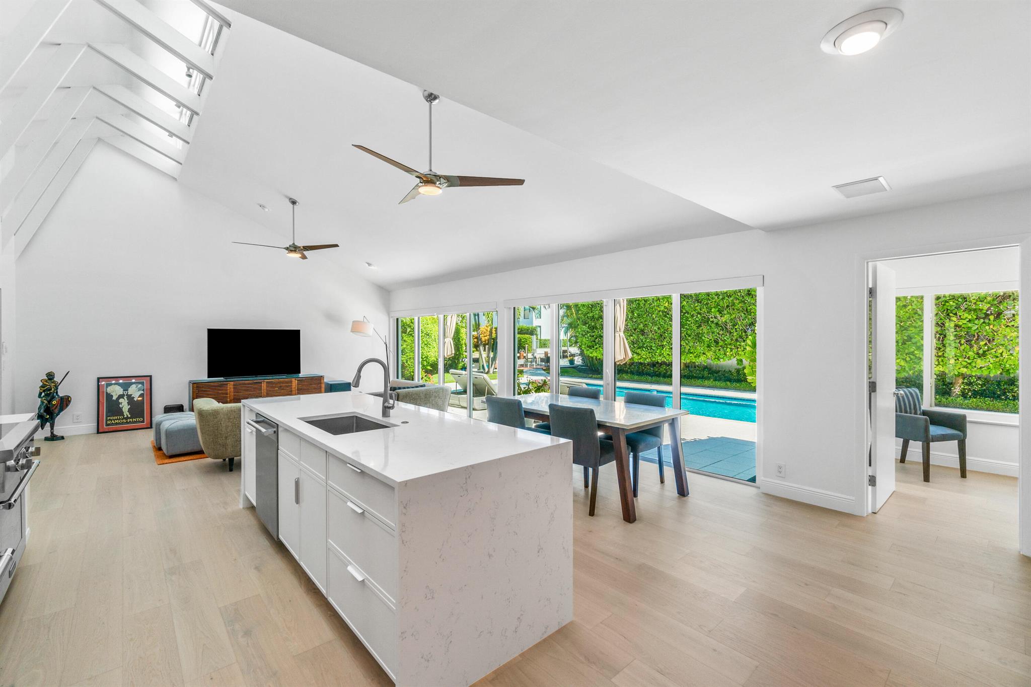 RIO DEL REY SHORES - Residential