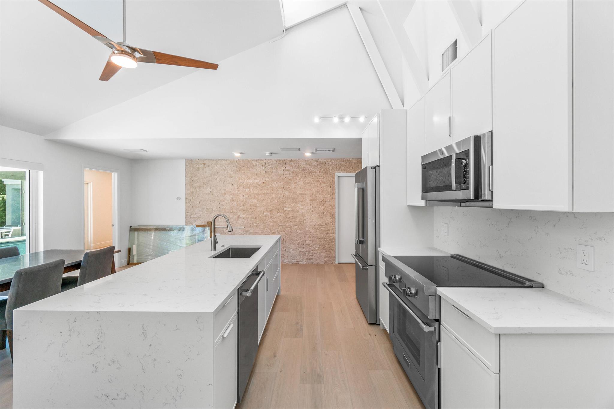 RIO DEL REY SHORES - Residential