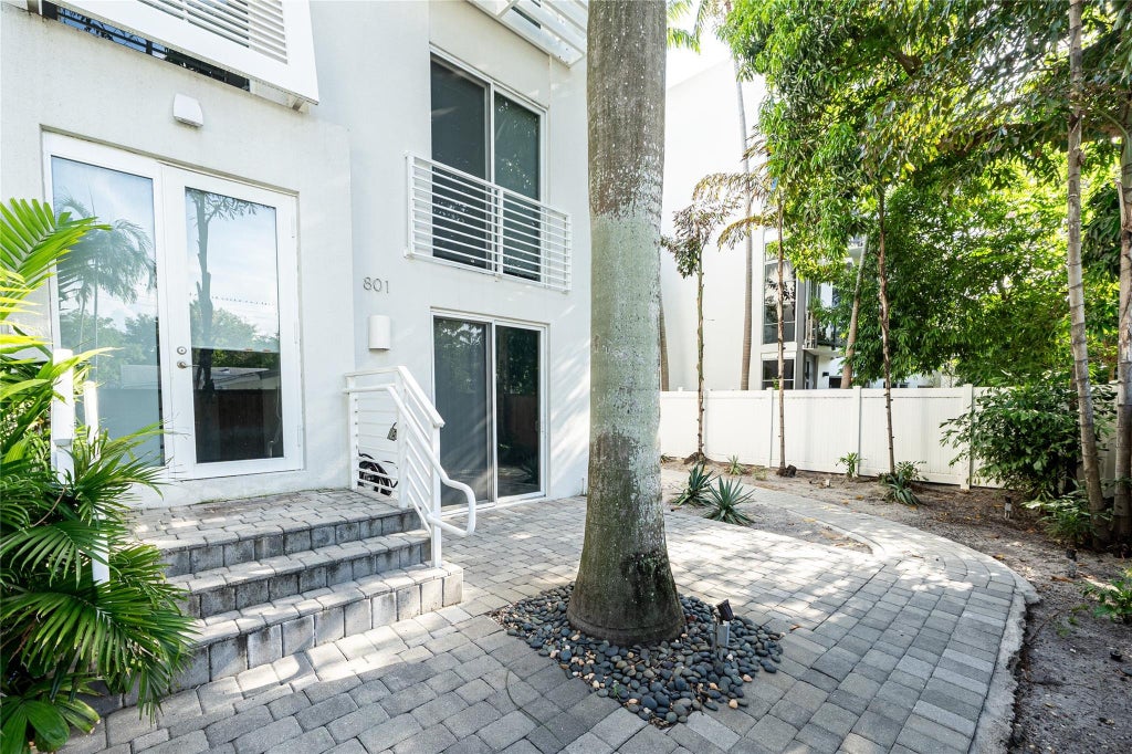 Photo of 801 SE 12th Court #801, Fort Lauderdale, FL 33316 (MLS # F10543263)