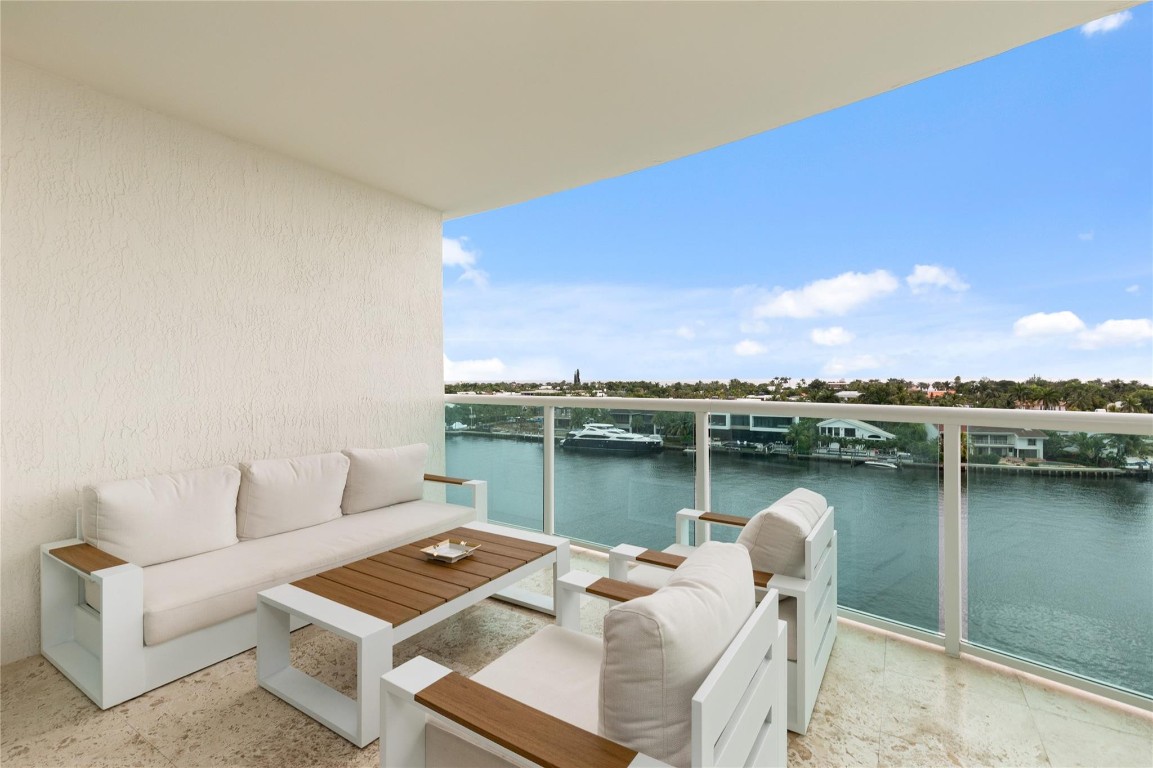 HAMPTONS SOUTH - Residential