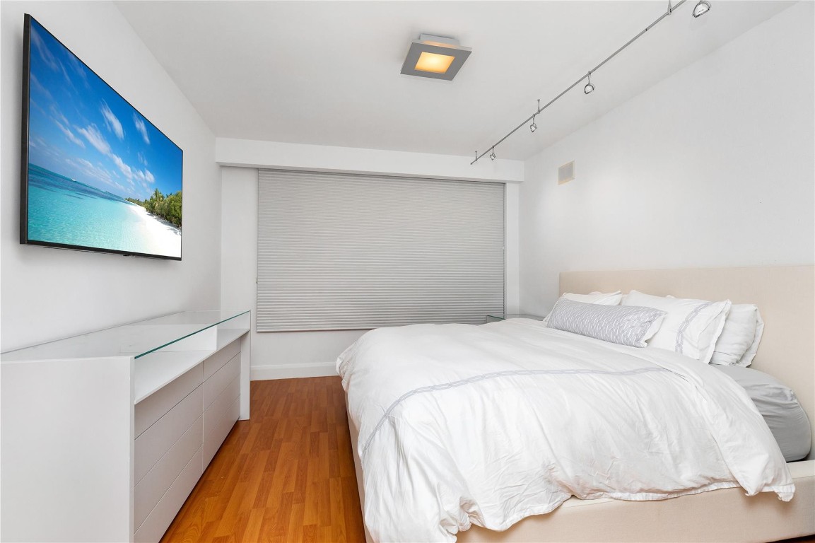 HAMPTONS SOUTH - Residential